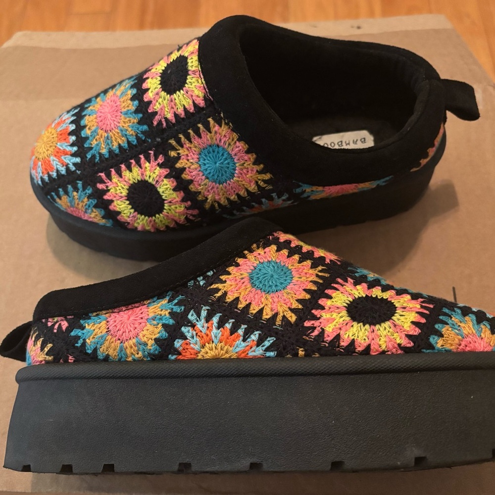 BAMBOO Colorful Embroidered Mules - Picture 4 of 5